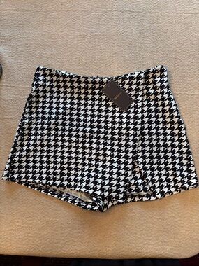 High-Waist Houndstooth Women’s Skort - Black & White